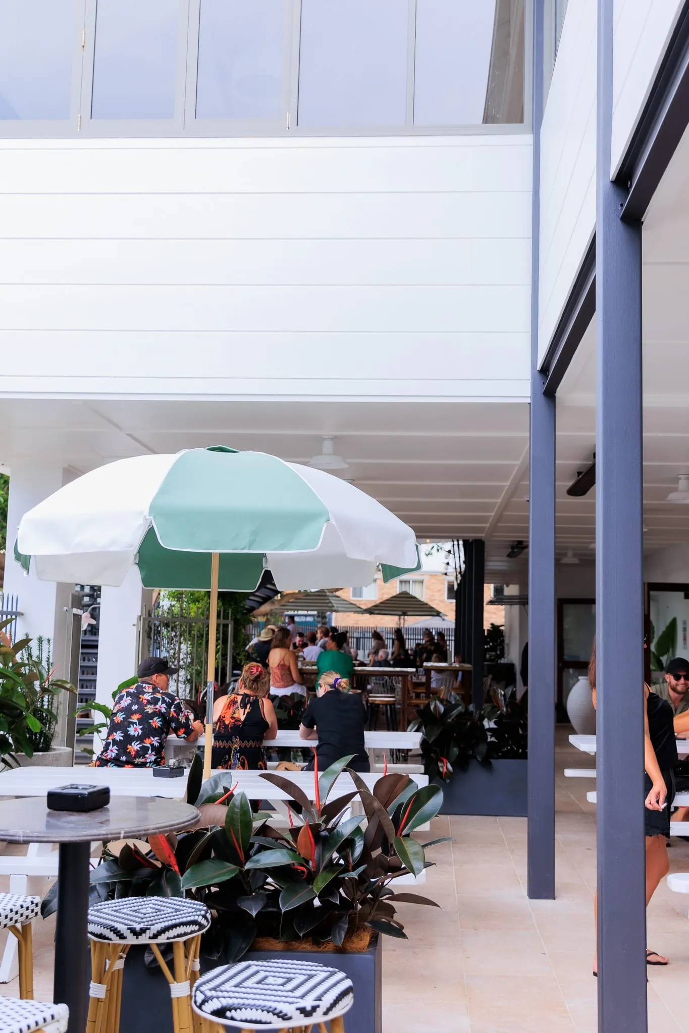 Budgewoi Hotel — photograph 1 of 12